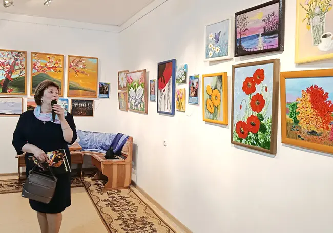 «Поверь в мечту»: глусчанки-художницы устроили «Арт-шок» в краеведческом музее