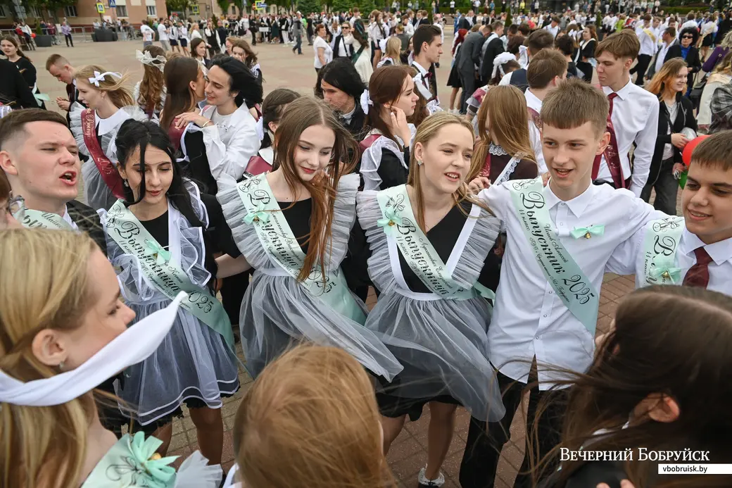 24.05.2025. Площадь Победы – площадь им. В.И.Ленина. Городской праздник «Последний звонок».