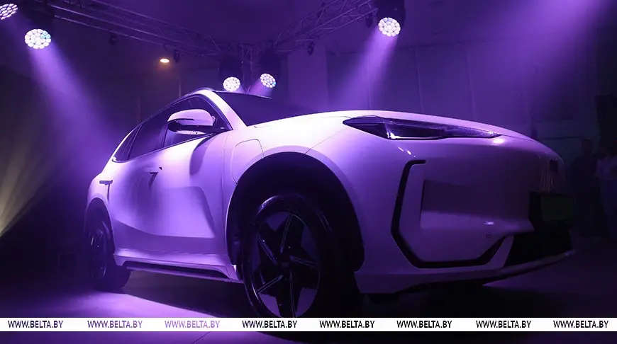 23 мая 2025 года. Первый собранный в Беларуси электромобиль Geely EX5 презентовали в Минске.