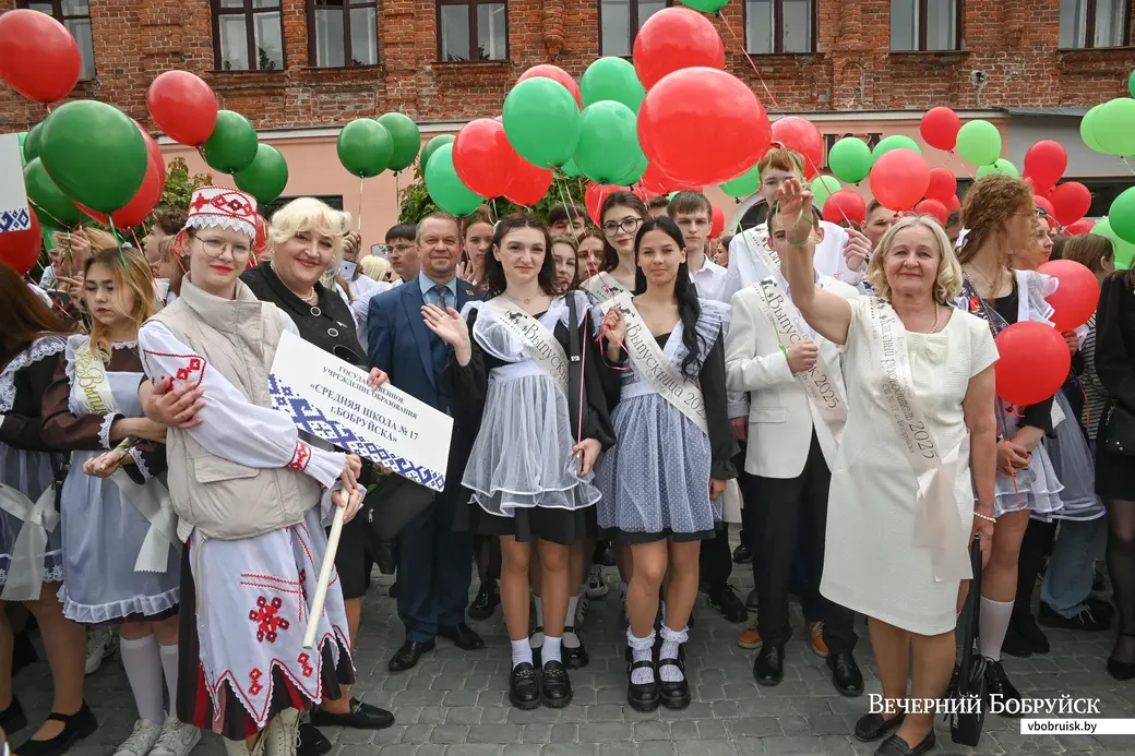 24.05.2025. Площадь Победы – площадь им. В.И.Ленина. Городской праздник «Последний звонок».