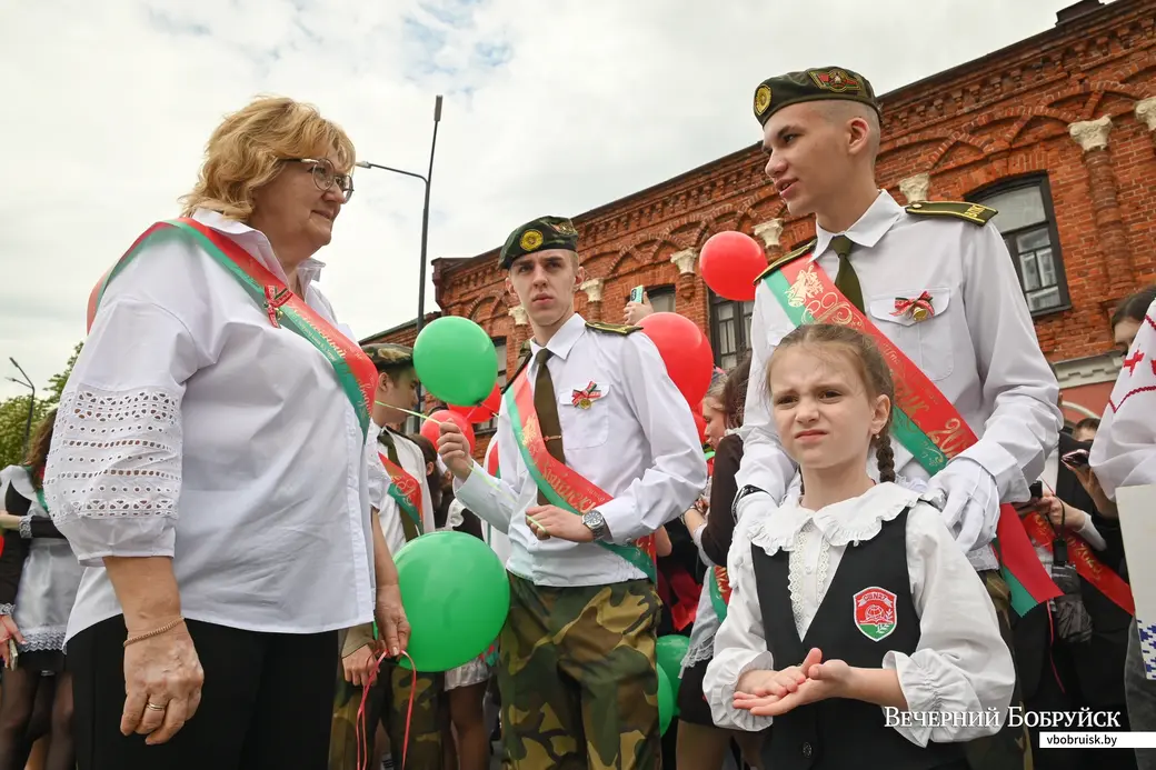 24.05.2025. Площадь Победы – площадь им. В.И.Ленина. Городской праздник «Последний звонок».