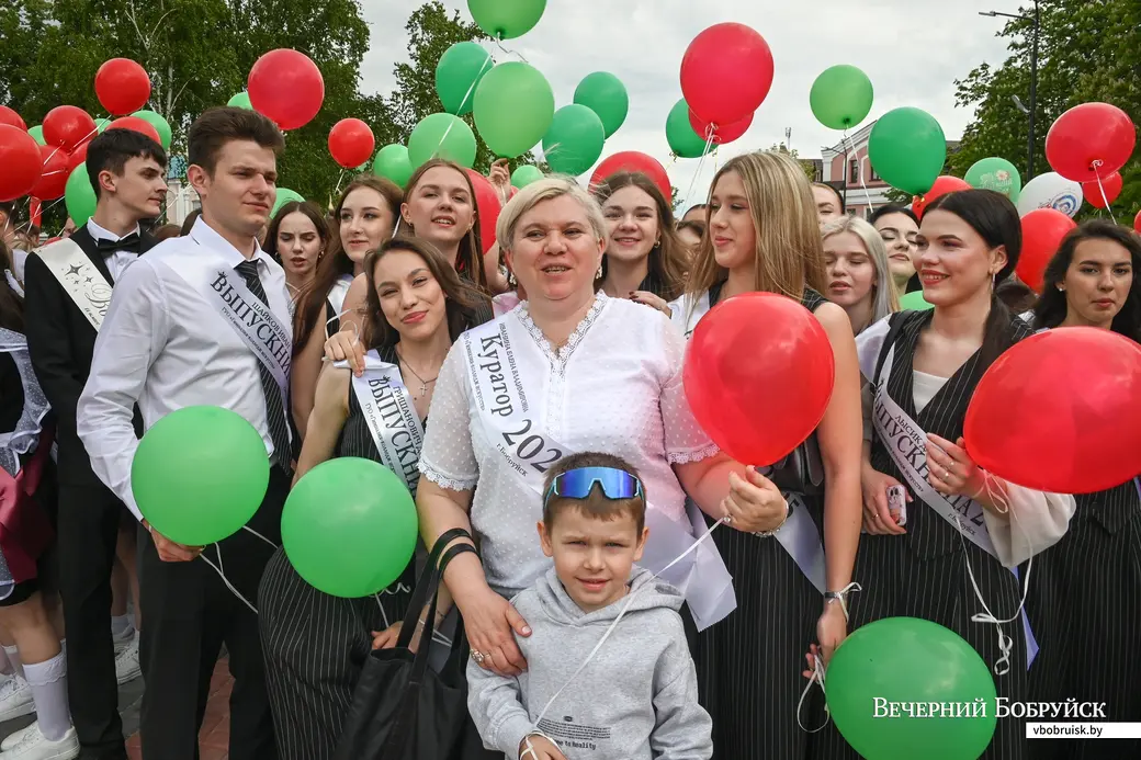 24.05.2025. Площадь Победы – площадь им. В.И.Ленина. Городской праздник «Последний звонок».