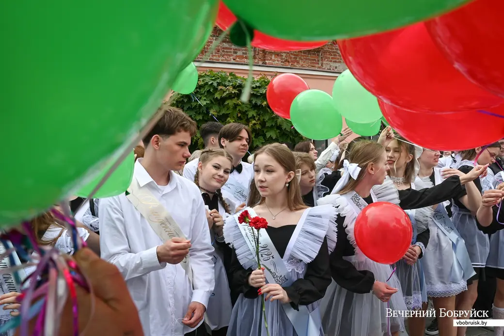 24.05.2025. Площадь Победы – площадь им. В.И.Ленина. Городской праздник «Последний звонок».