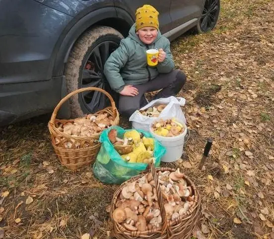 2.11.2024 г. д. Петровичи. Улов Виктора Витковского и его семьи из Бобруйска. На фото его сын Михаил.