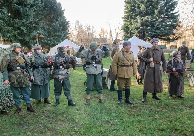 В Бобруйской крепости прошла военно-историческая реконструкция сражения 1943 года. Наш фоторепортаж