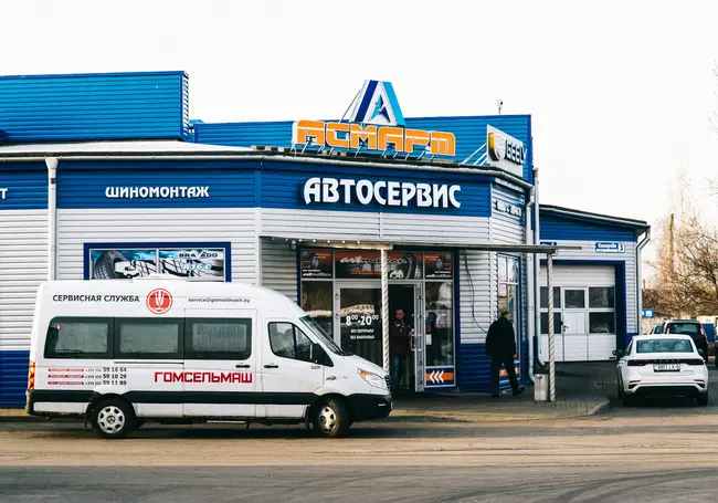 Жар дискуссий и близость к потребителю. В Бобруйске снова встретились потребители и производители специальной автотехники