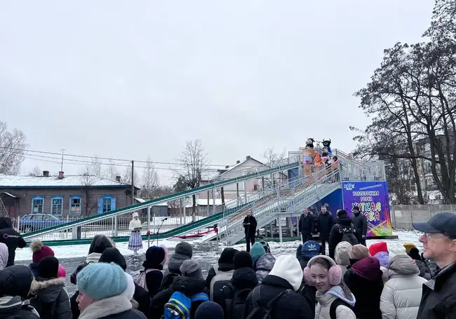 В детском парке Бобруйска открыли «ту самую» горку-всесезонку. Узнали цены и режим работы (видео)