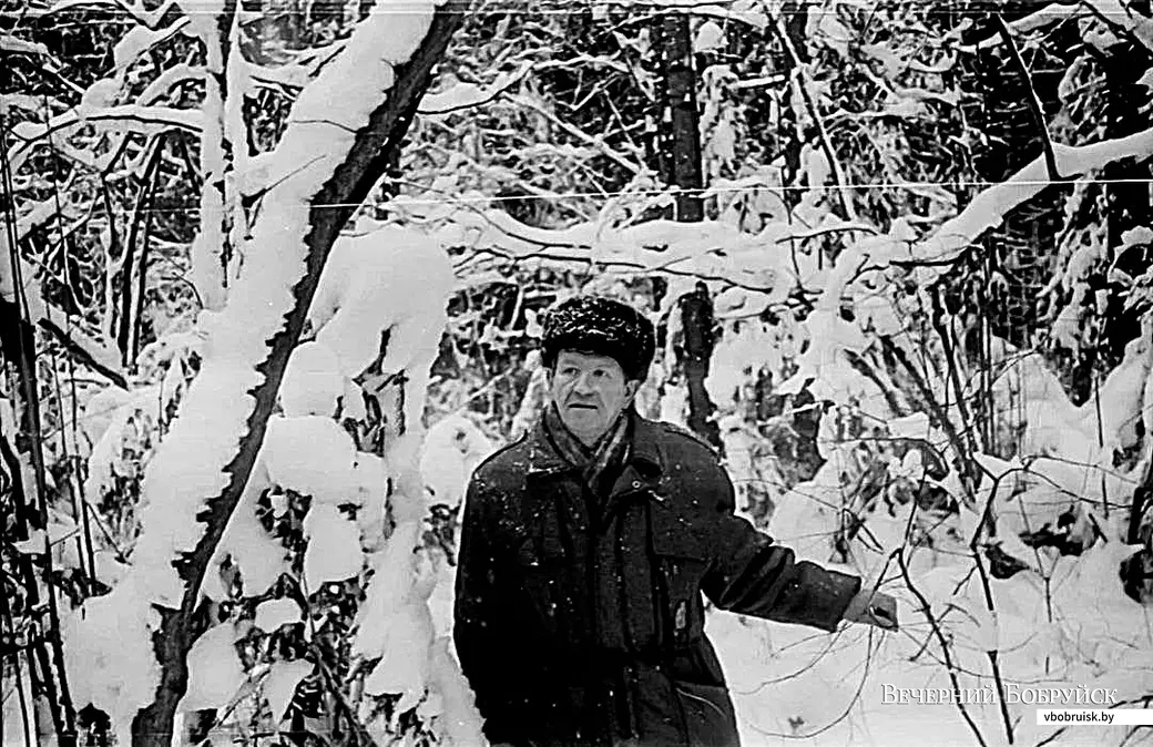 2000-е годы. Владимир Якубовский на природе. Как журналист и как философ.