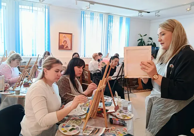 Кисть в руке – и мир становится ярче! «Арт-терапия» в Глусском музее