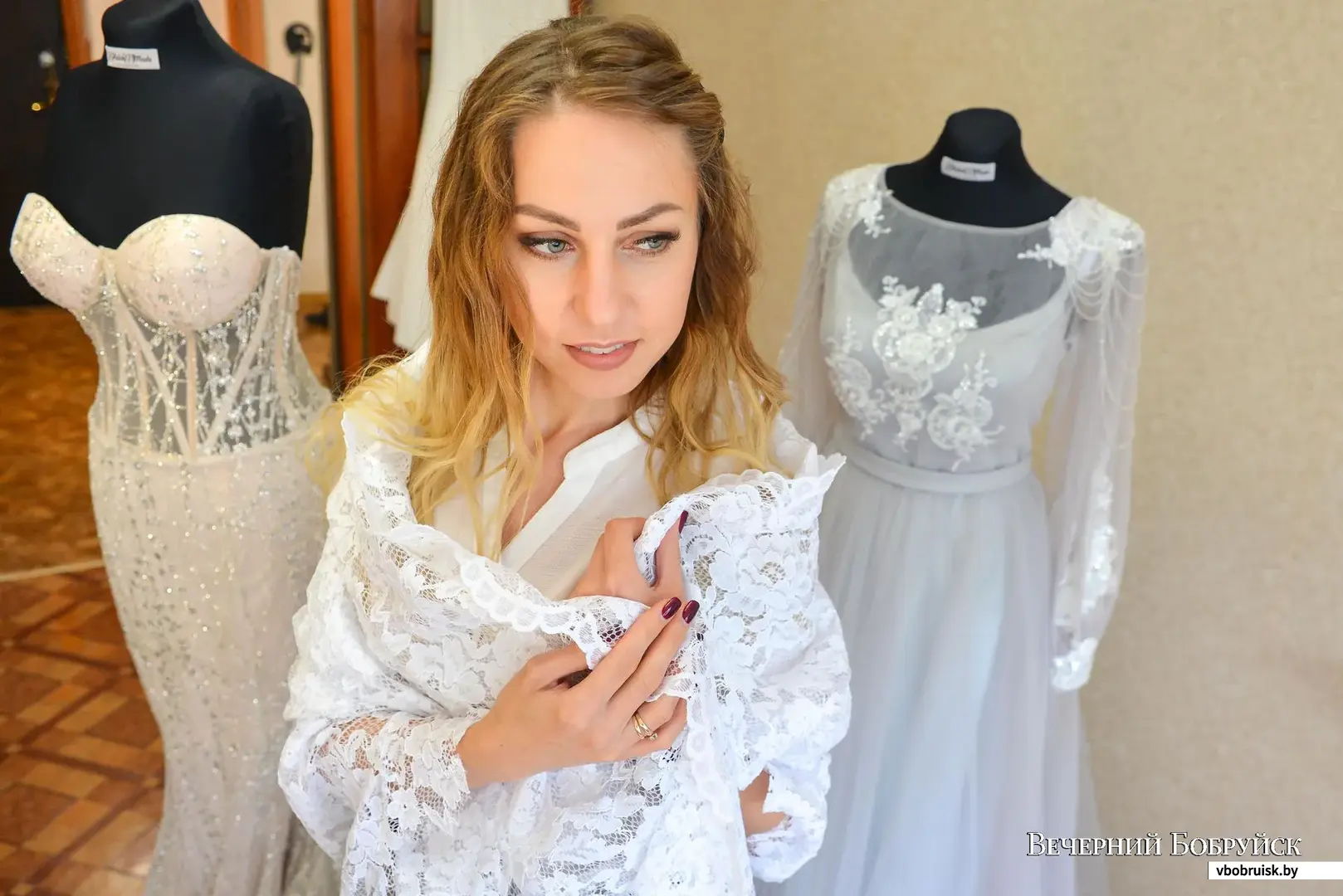 Модельер-конструктор Елена Мальгина шьет свадебные платья на заказ.