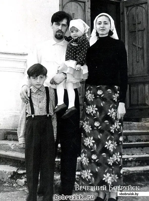С женой Оксаной и детьми Максимом и Марией.