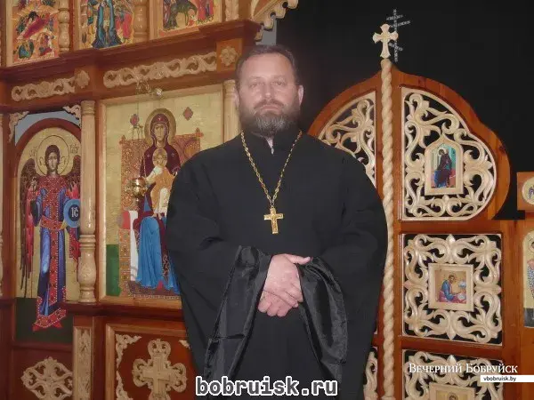 Настоятель Свято-Сретенского храма, протоиерей Иоанн Коляда.