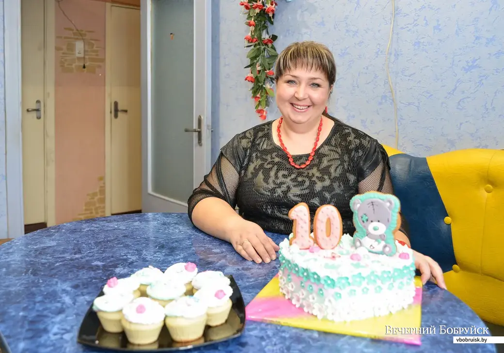 Марина Голубева со своими изделиями.