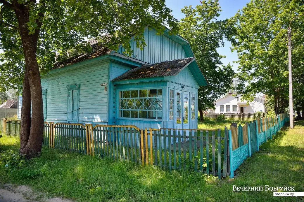 Здание аптеки, в которой работала мама Алеся Адамовича